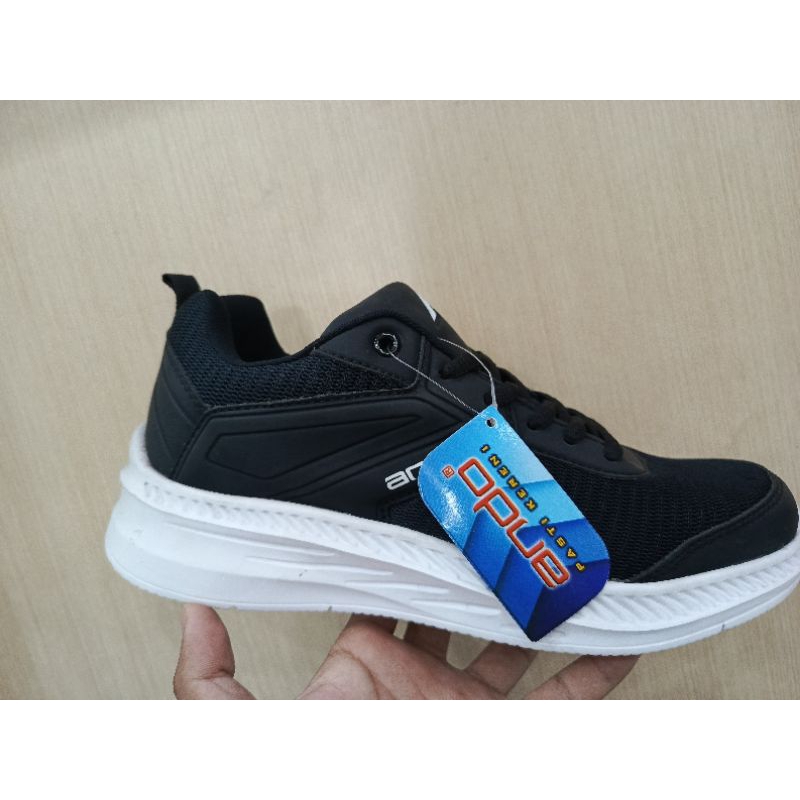 Sepatu Sneakers Pria/Remaja Laki-laki Free Style Hitam putih 39-43 ANDO