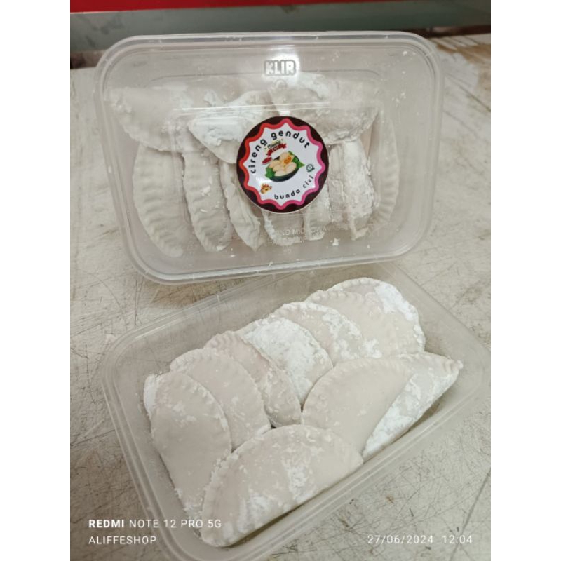 

1 box cireng isi ayam suwir cireng gendut isi 10 pcs