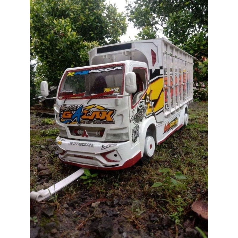 miniatur truk oleng tawakal 5 putih fariasi lampu LED dan terpal