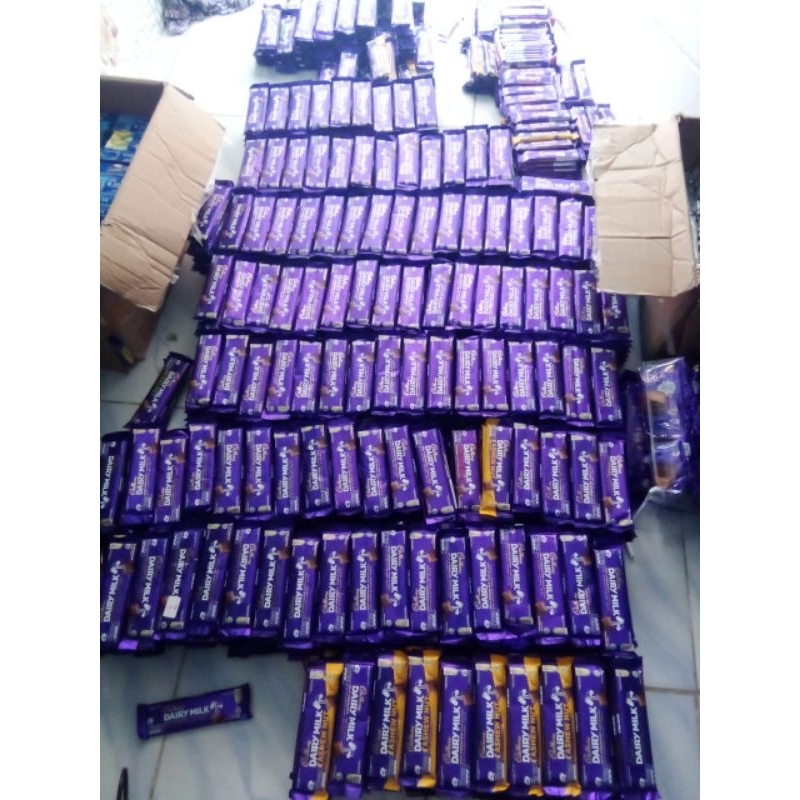 

coklat cadbury 62gr isi 10pcs