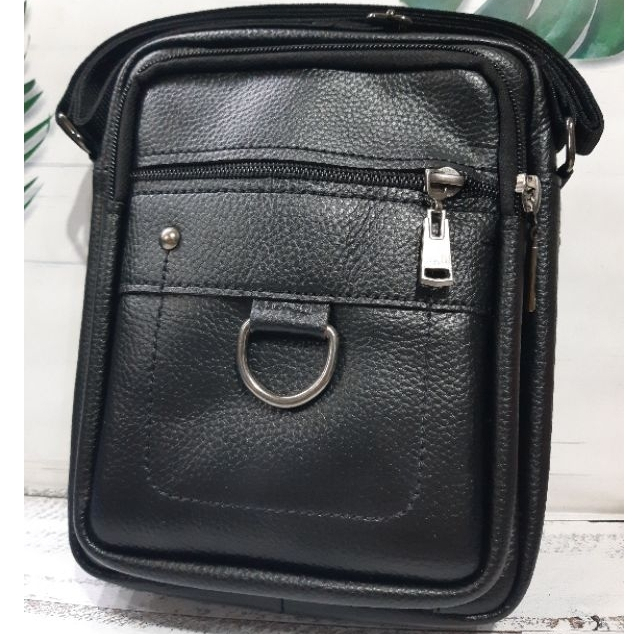 Tas selempang pria ukuran sedang bahan kulit sapi