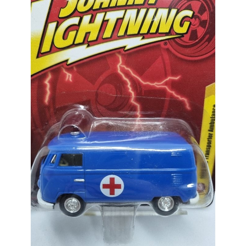 Diecast JOHHNY LIGHTNING 1965 VW Transporter Ambulance 1:64