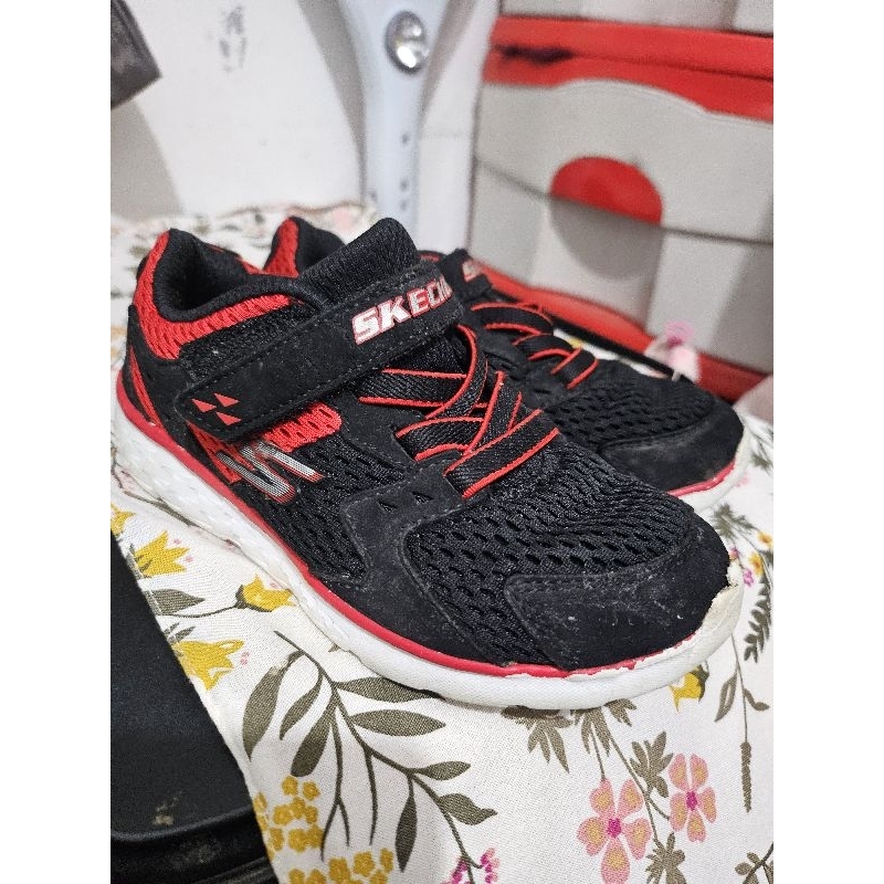 sepatu skechers  anak laki preloved ori
