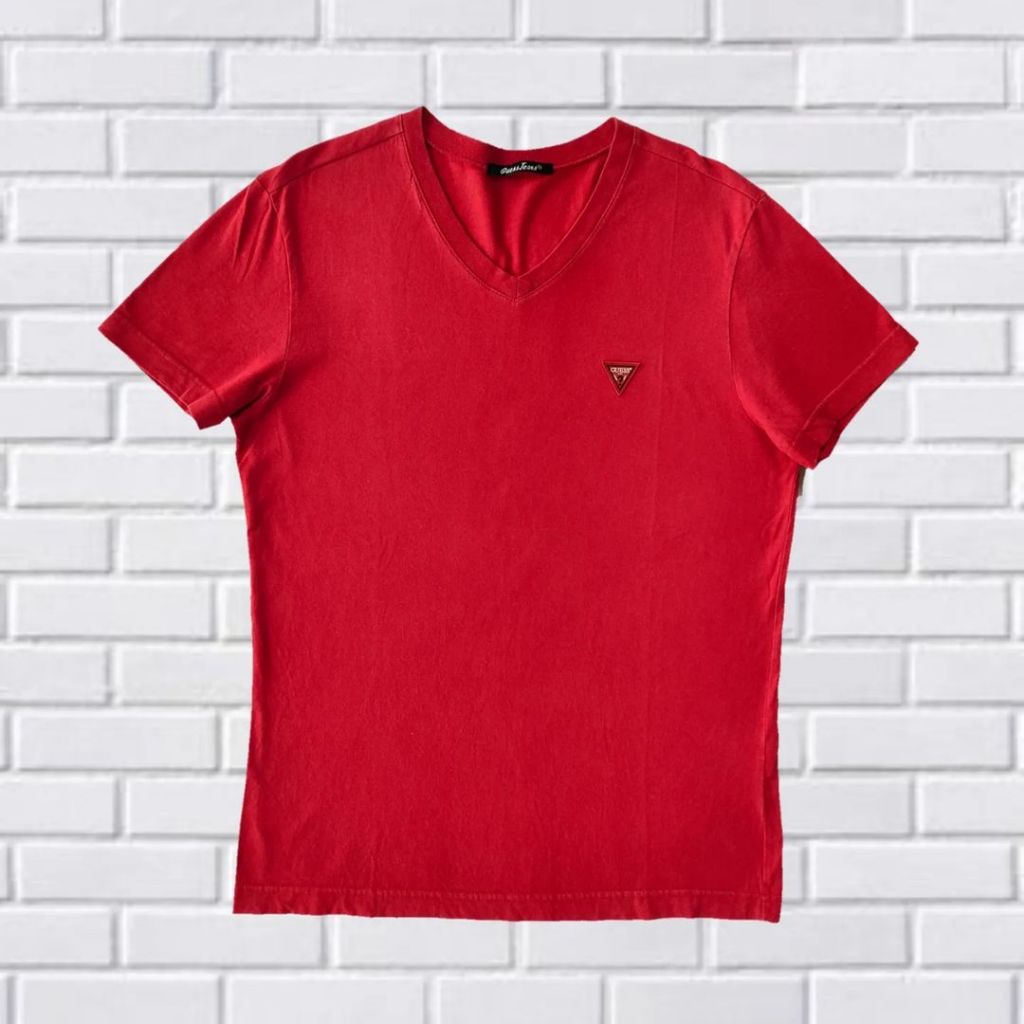 KAOS GUESS V NECK, SIZE M (SECOND BRANDED) MERAH, TS0249