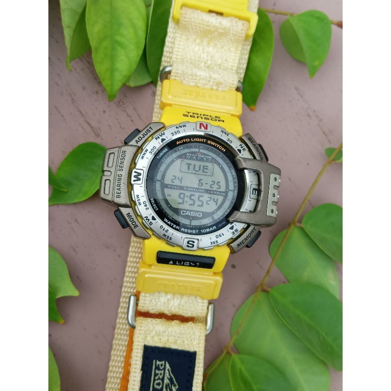 Casio Protrek PRT 40IJ yellow