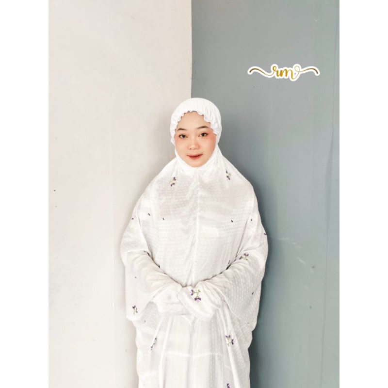 Mukena Sutra Blitz Abrina Terusan