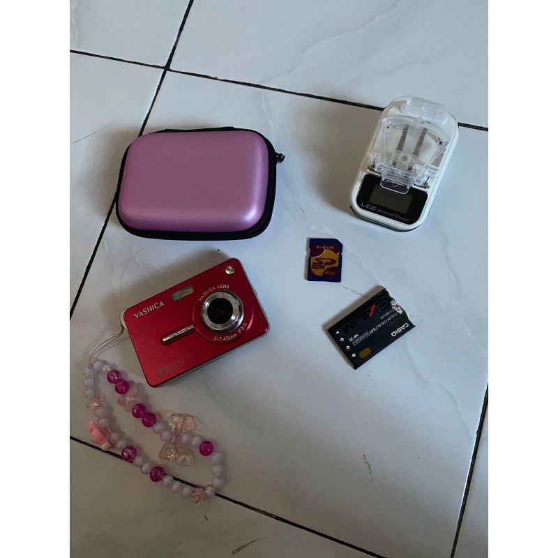 Digicam Yashica EZ F527L