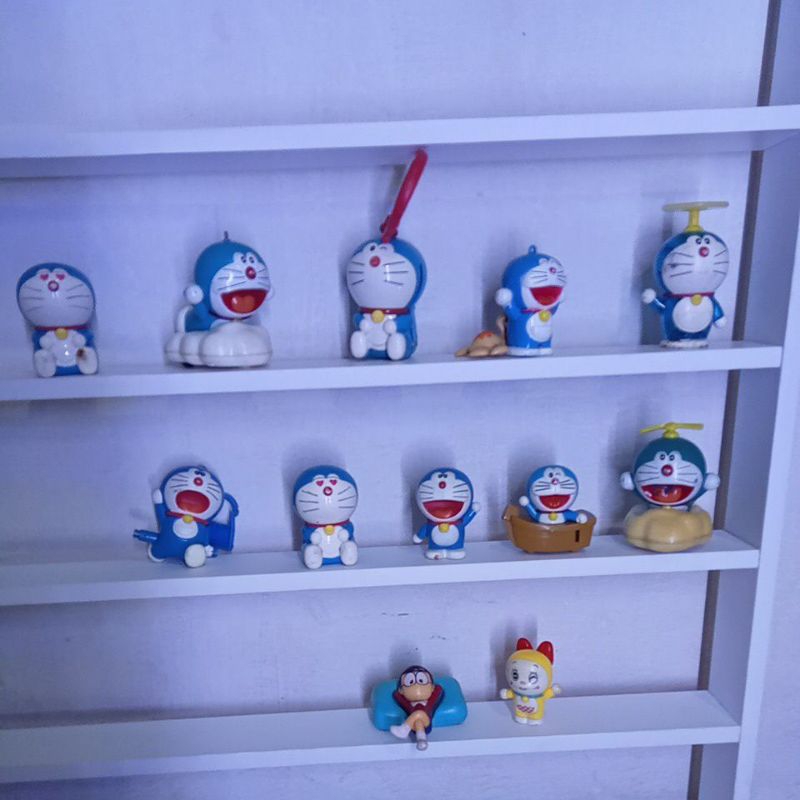 mainan figur keluarga Doraemon mcd, merek macdonald
