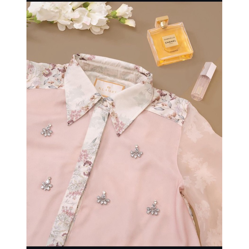 CASSIA WEARING KLAMBY PRELOVED//CASSIA SHIRT//CASSIA BLOUSE