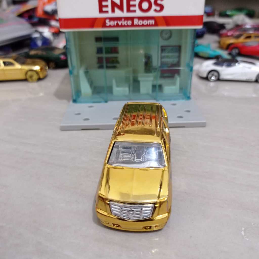 Hotwheels gold Edition Cadillac Escalade base besi suv jeep