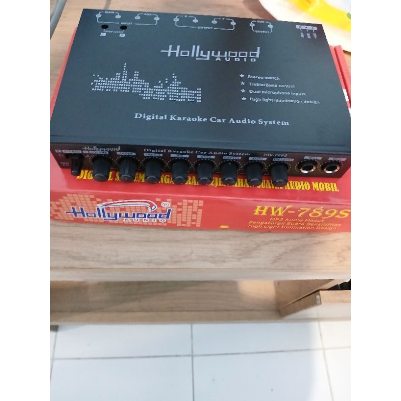 Pre amp + karaoke Hollywood buat mobil