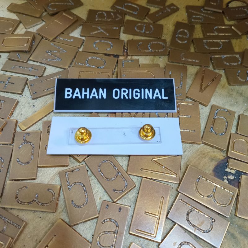 

papan nama dada grafir PDH TNI/POLRI bahan original~paku jambu