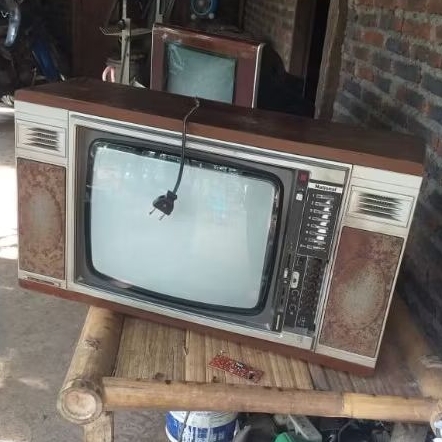 tv kayu jadul antik national