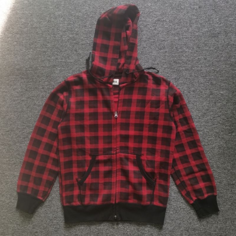 Hoodie Uniqlo Salur - Merah Hitam