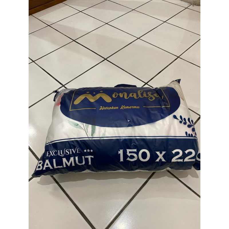 preloved dijual balmut (bantal selimut) monalisa