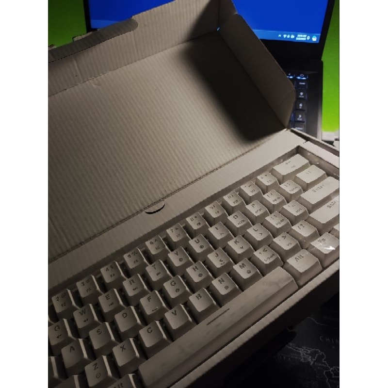 (Second) Keyboard Fantech Maxfit61 Wired Red Switch