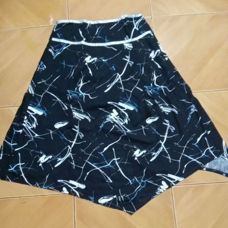 preloved rok pendek wanita model asimetris size S