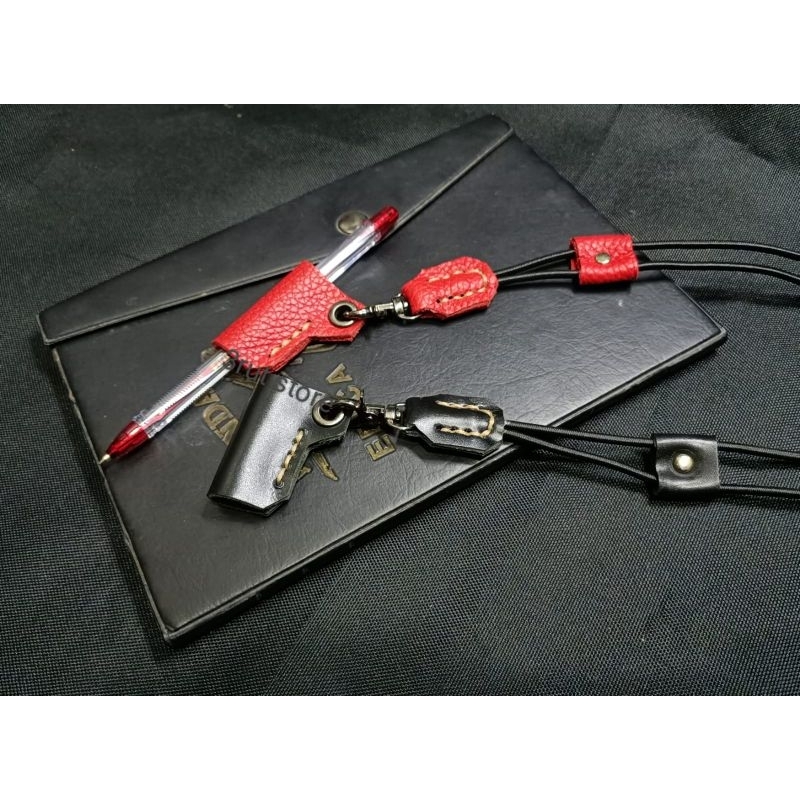 

gantungan tali pulpen/gantungan tali pensil kulit asli