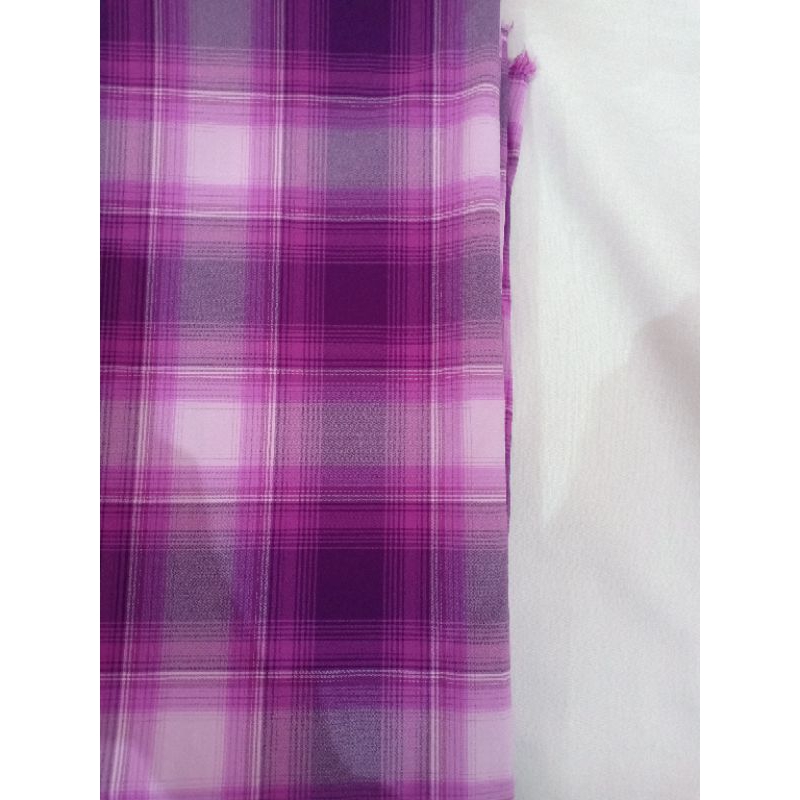 KAIN KATUN STRETCH MOTIF KOTAK UNGU ABU (1,8 m = Rp54.000)