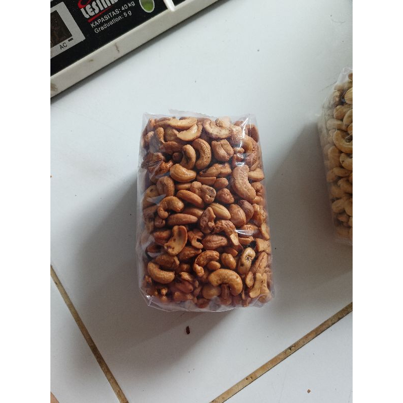 

kacang Mede utuh matang 500 gram