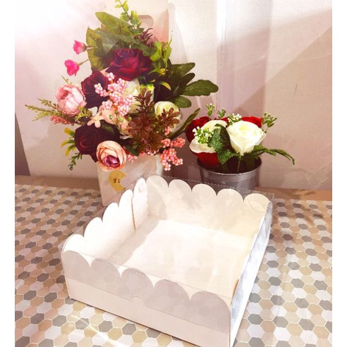 

Hemat BOX MIKA PUTIH DUS BOLU KOTAK BROWNIES KARDUS 2x2x8 ISI 1 PCS