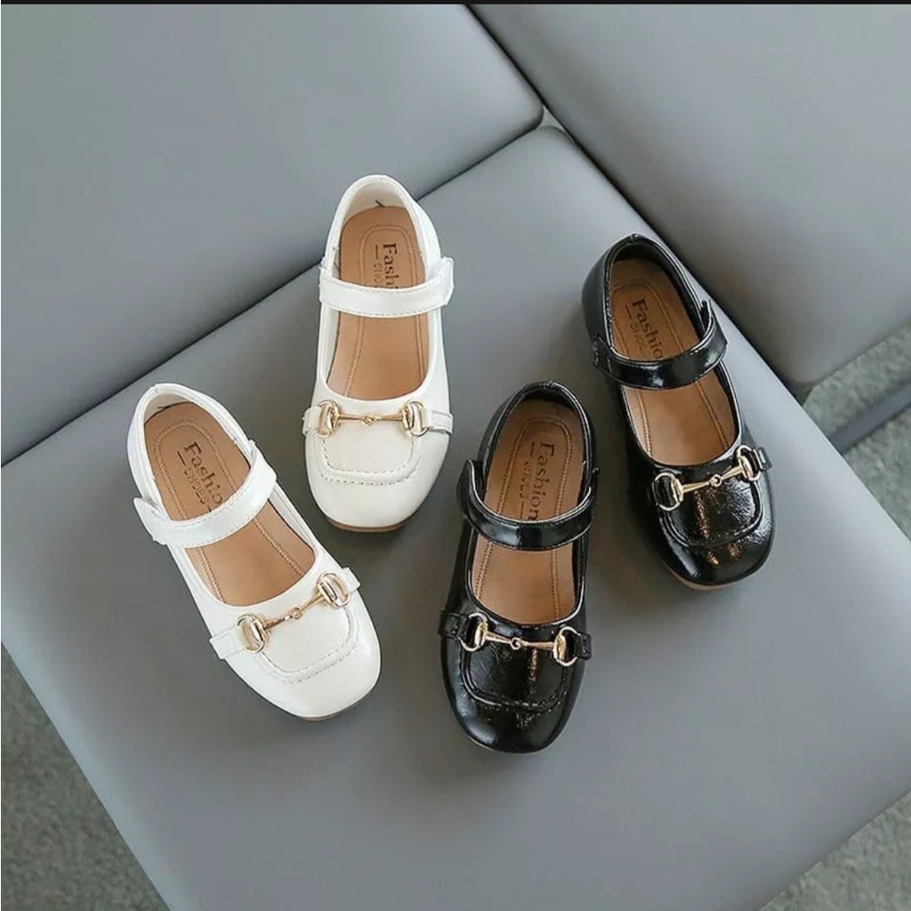sepatu anak perempuan 2 tahun kekinian model kancing/sepatu anak perempuan model kancing terbaru umu