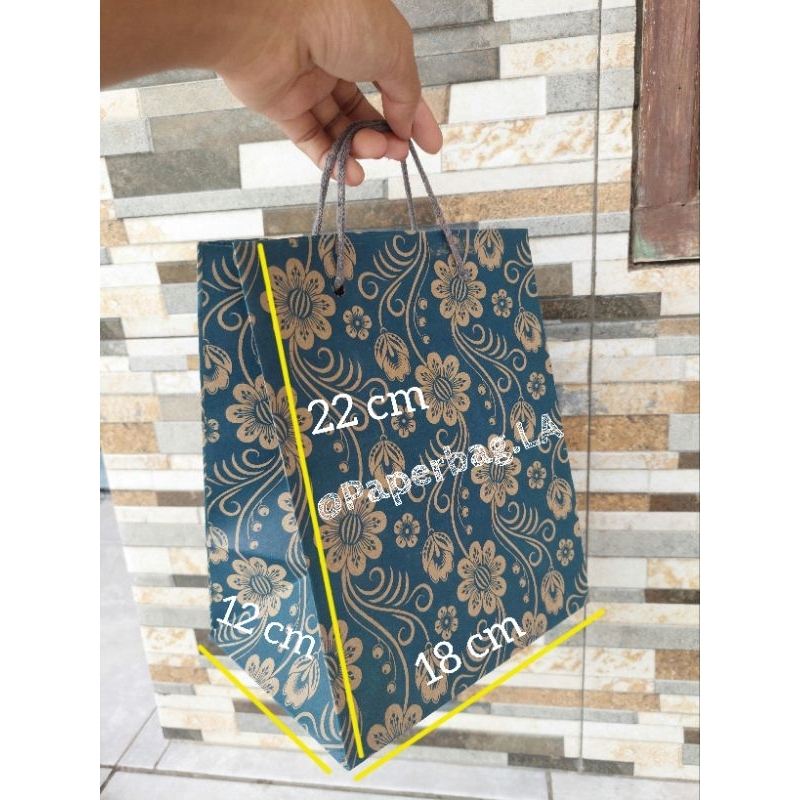 

Paperbag Batik / Motif 18x12x22 cm Murah Songgong