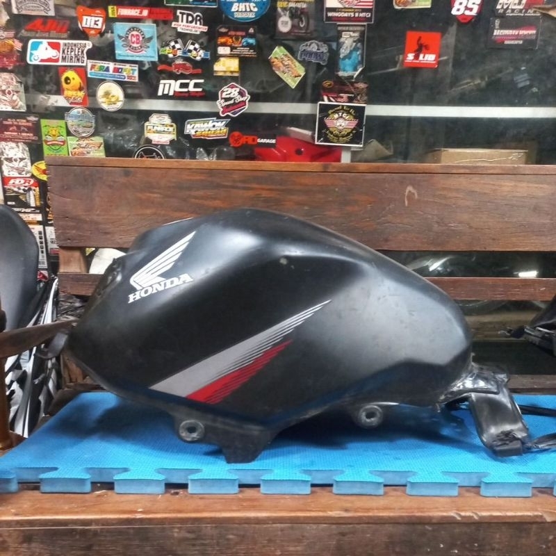 tangki CBR 150 R led th 2015-2020 "WARNA KOMPLIT".chat saja