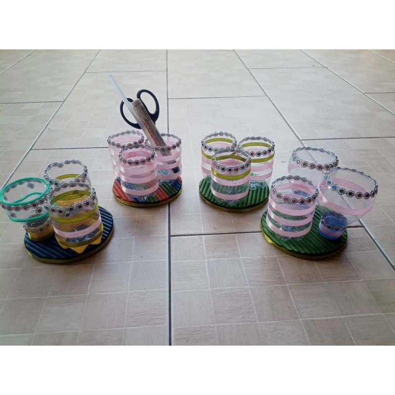 

Tempat pencil dari daur ulang botol