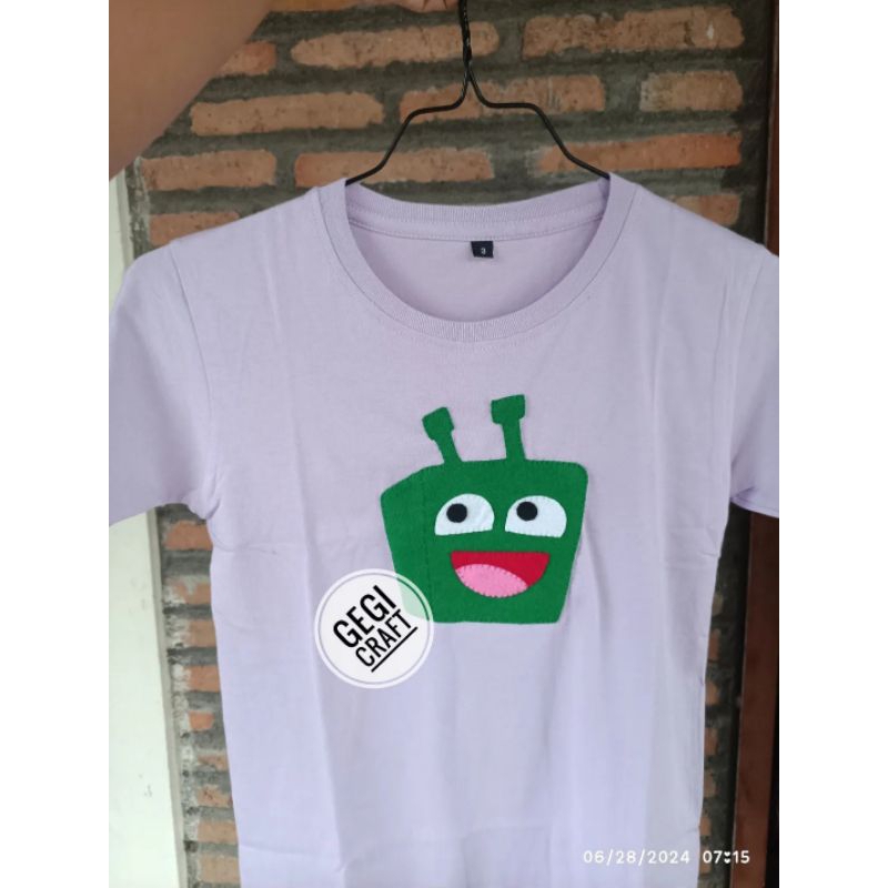 Kaos nama dan karakter dari kain flanel (Warna Ungu Muda)