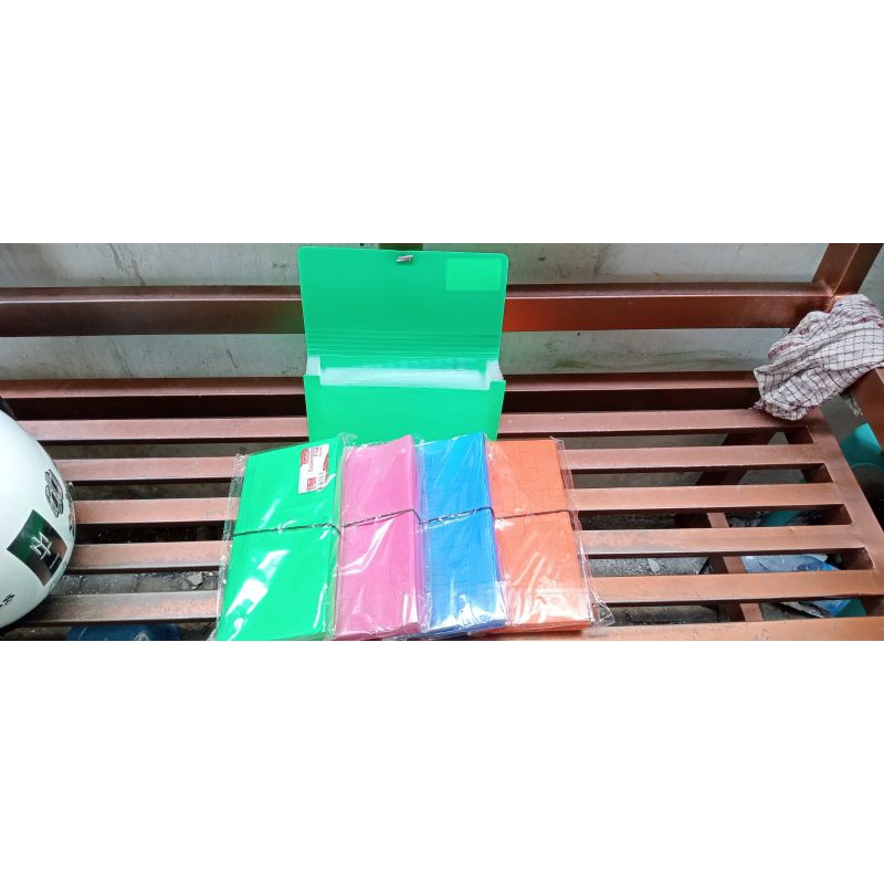 

Map expanding file ES-145 / map cek giro tali karet elastis 14 x 26cm