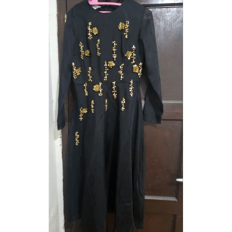 dress hitam khanaan
