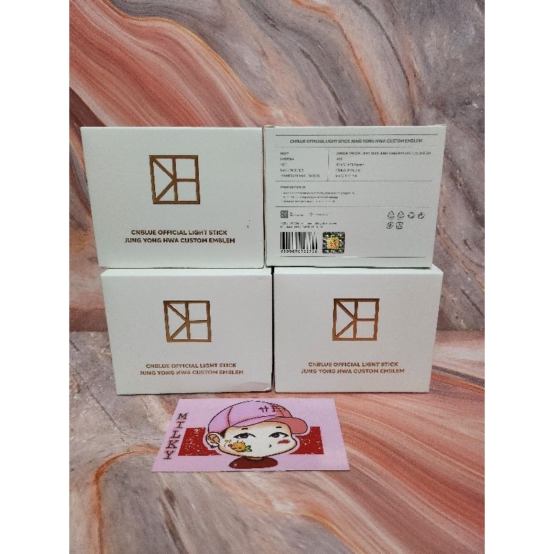[READYSTOCK, SEALED] CNBLUE OFFICIAL LIGHTSTICK JUNG YONG HWA CUSTOM EMBLEM