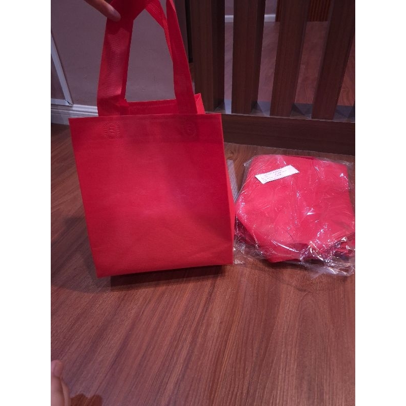 

GOODIE BAG/ HBPA / TAS SPUNBOND / TOTEBAG 23x26x20 (HBPA Dus Box) Merah