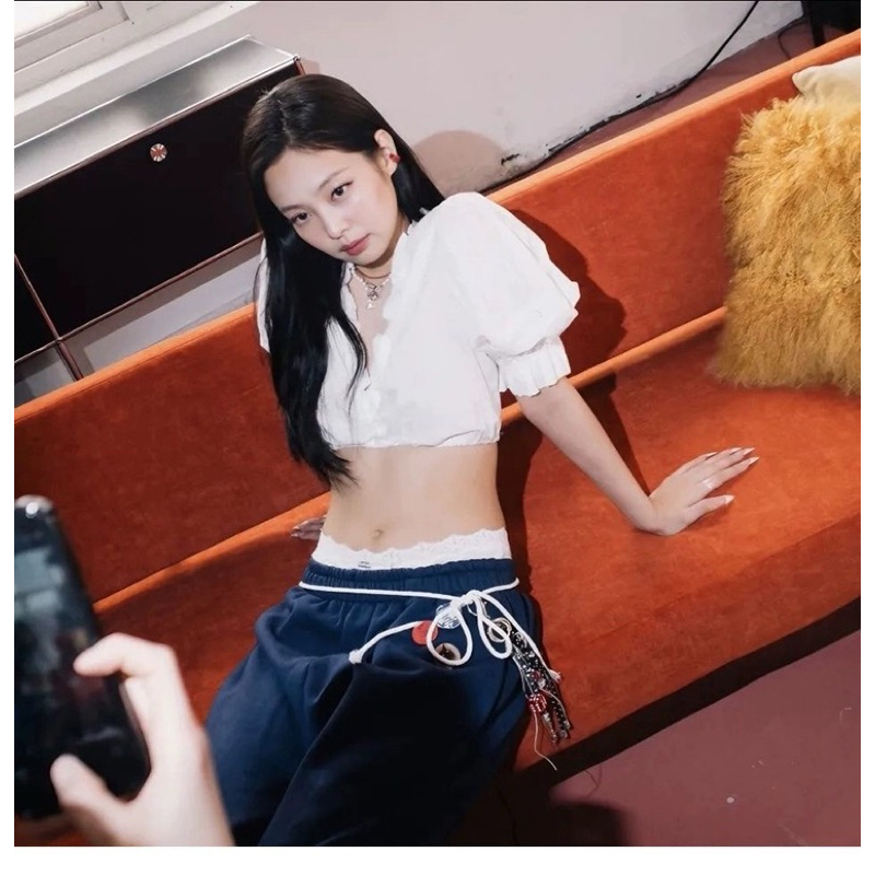 𝘾𝙃𝙍𝙊𝙈𝘼𝙏𝙄𝘾 | JENNIE Blackpink Spot Outfit Crop Top Wide Pants {CST24082} {CSB24021}