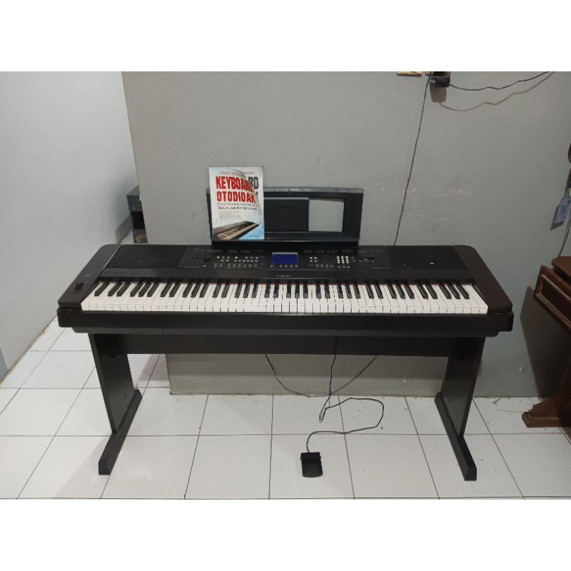 Piano Yamaha DGX-650