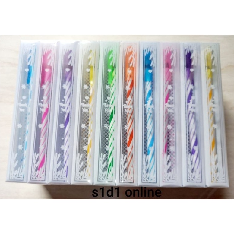 

KODE T8D6 5pcs PULPEN WARNA WARNI ULIR KEMAS MIKA souvenir pernikahan khitanan ulang tahun murah unik lucu pena