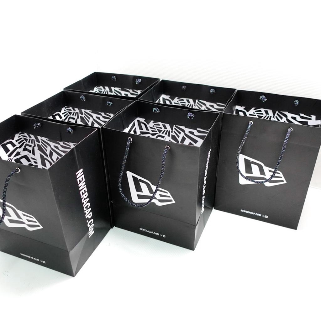 

Paperbag Pembungkus Kado Hitam Black NE