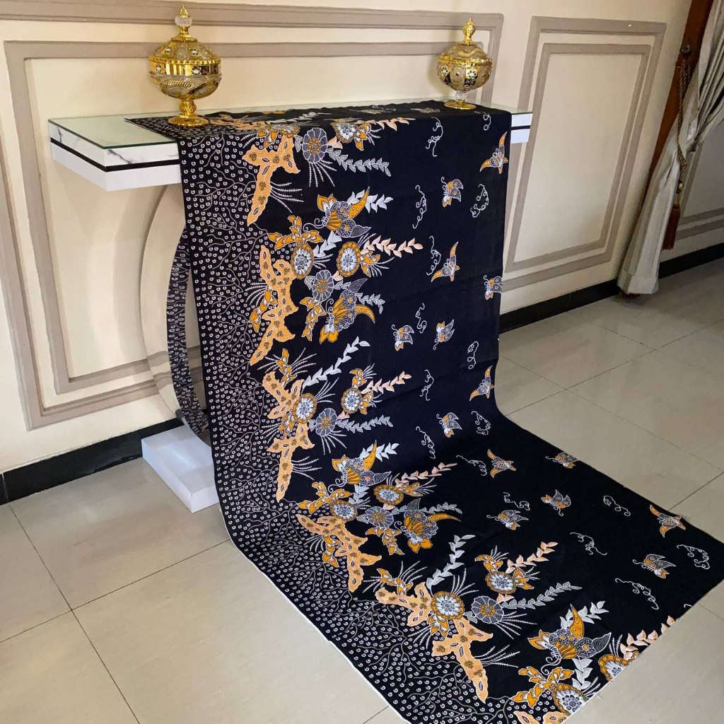 Kain batik printing manual pekalongan warna dasar hitam coral