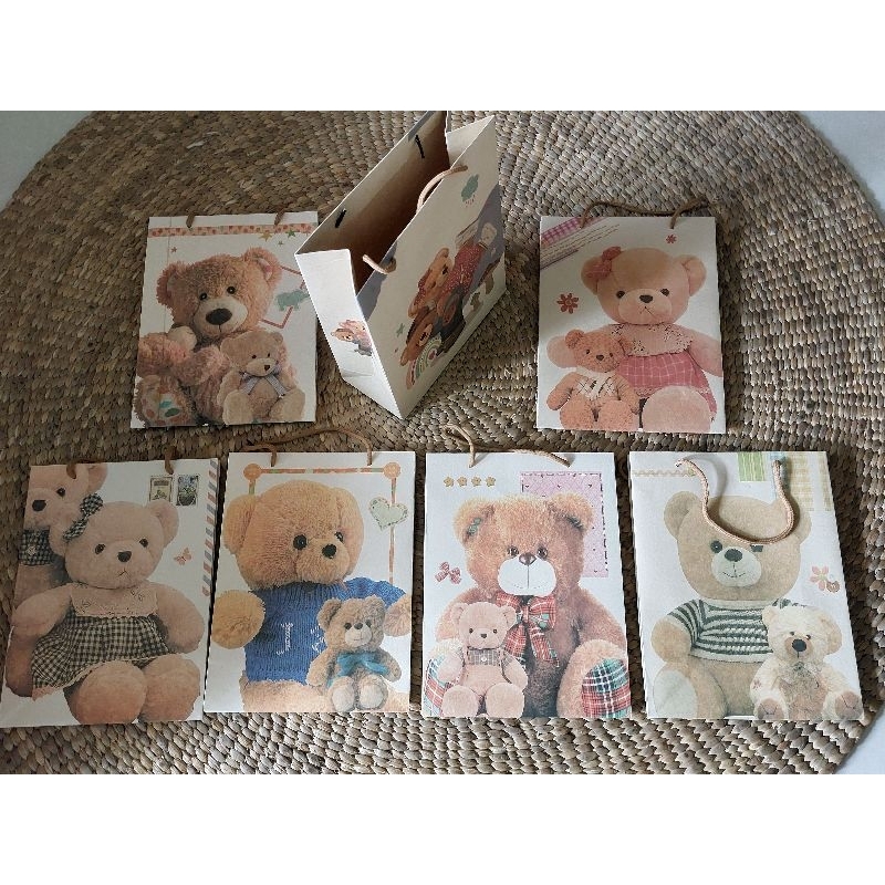

Tas Kado Paper Bag Bear ukuran 21 x 27,5 x 9 cm