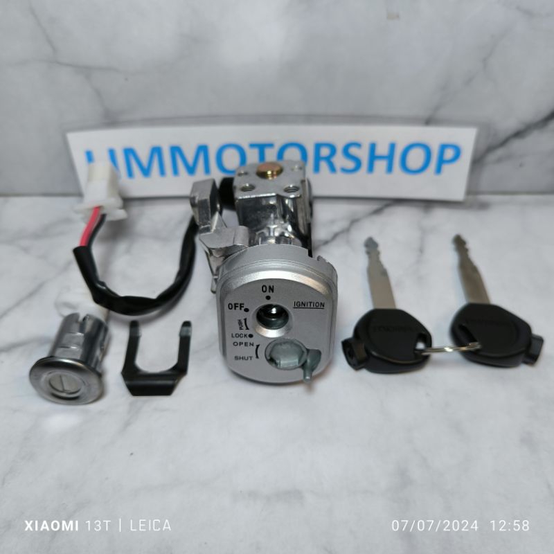Kunci kontak set plus sadel kunci jok belakang motor Vario karbu Vario 110