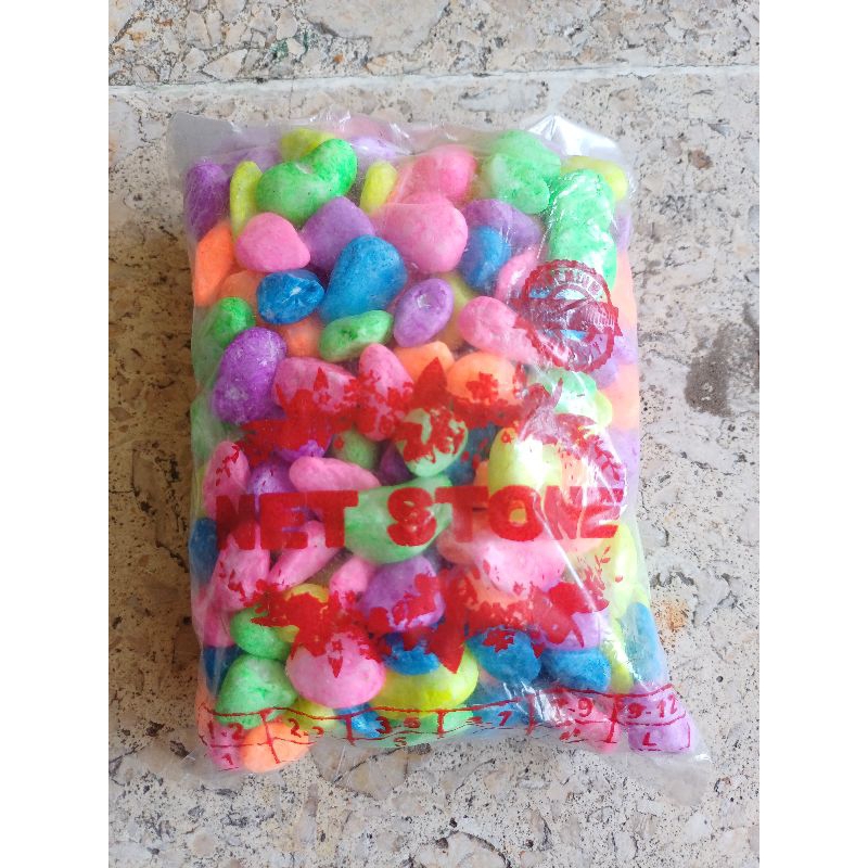 Batu Warna-warni Menyala