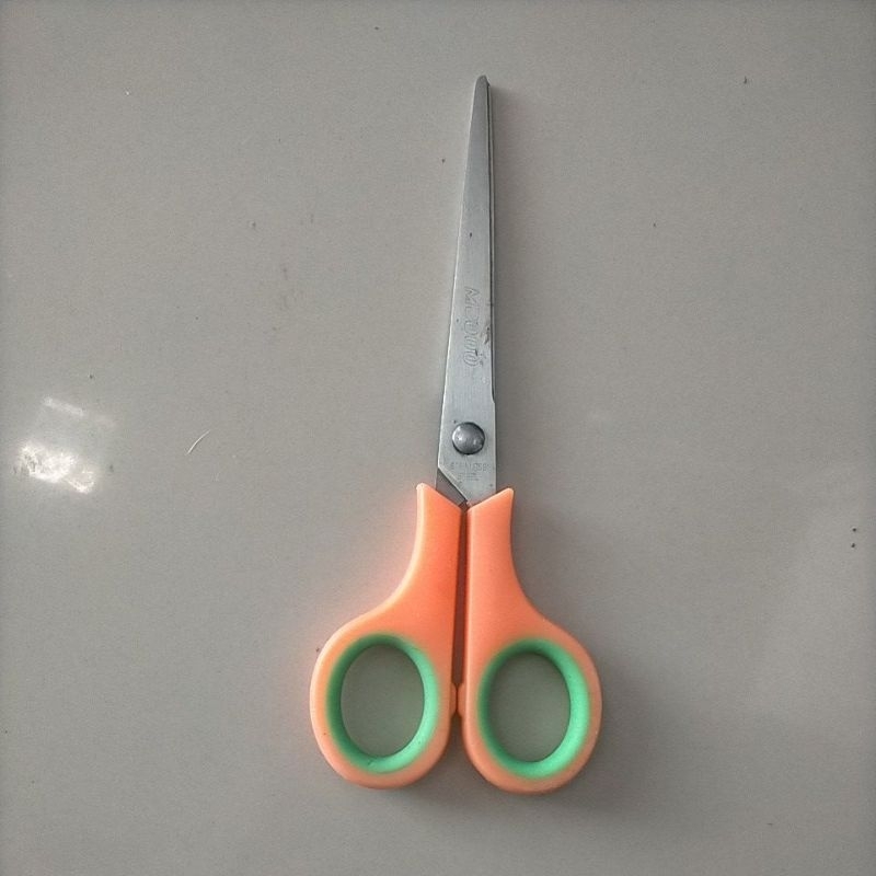 

gunting baru warna orange hijau tajam