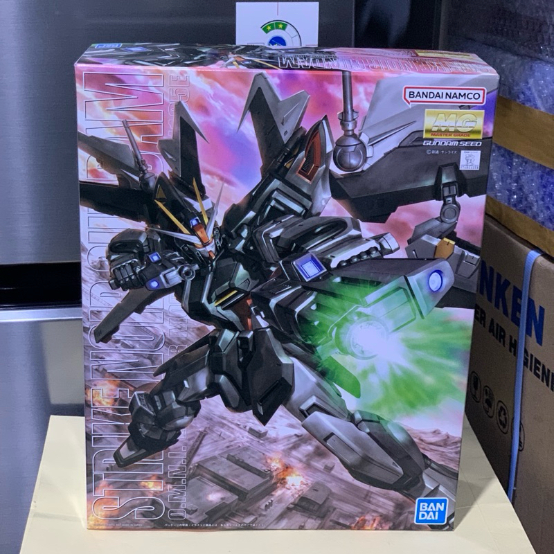 MG Strike Noir Gundam 1/100 GAT-X105E Bandai