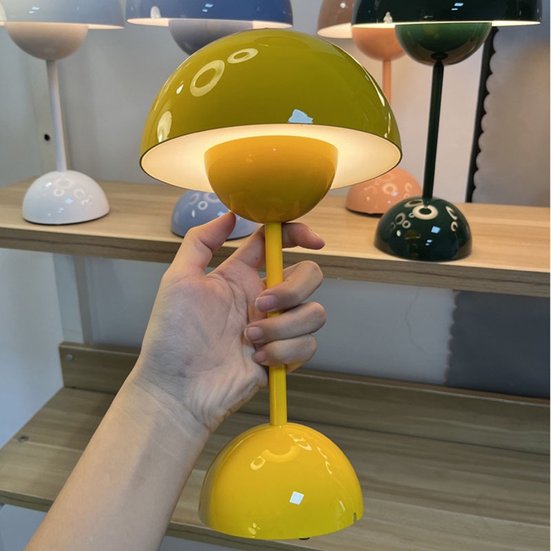 Lampu Meja Kuncup Bunga LED Modern Lampu Meja Jamur Lampu Meja Desain Denmark