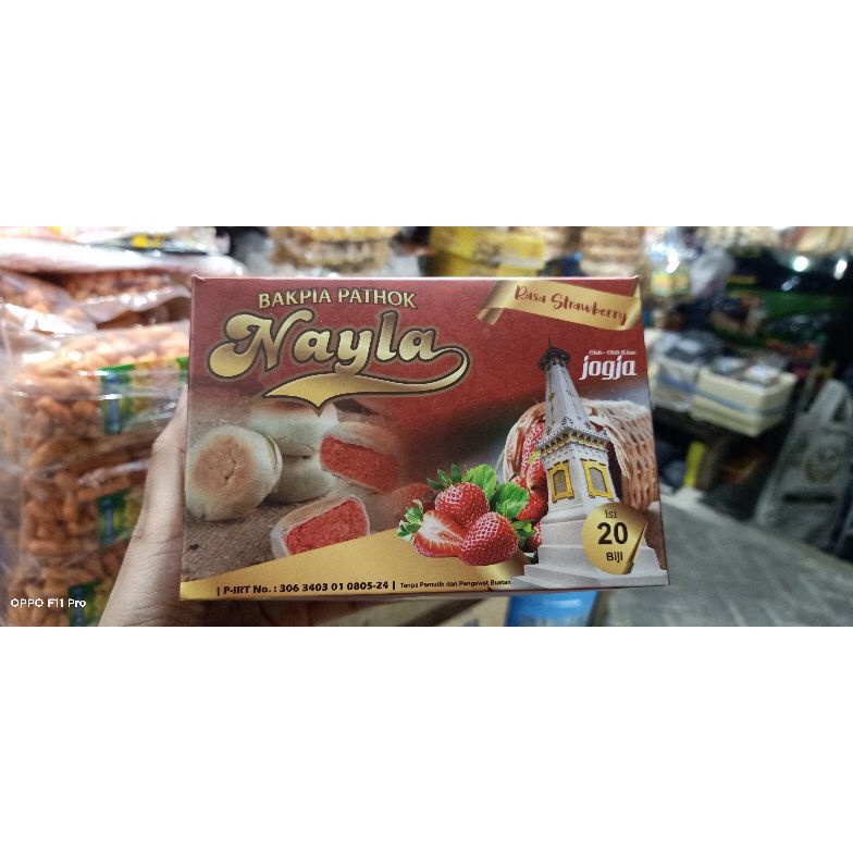 

BIG SALE FASION BAKPIA PATHOK NAYLA RASA STRAWBERRY ASLI JOGJA KERING ISI 2 BIJI SELALU FRESH