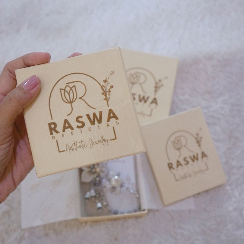 

Extra Hard Box Raswa (box tambahan) Hampers