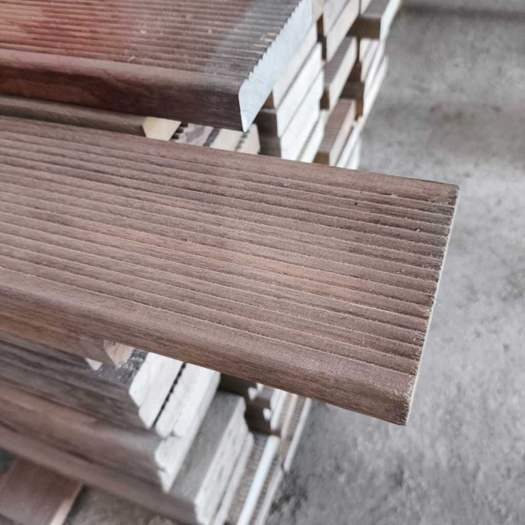 Papan Kayu Decking Ulin Sulawesi - outdoor