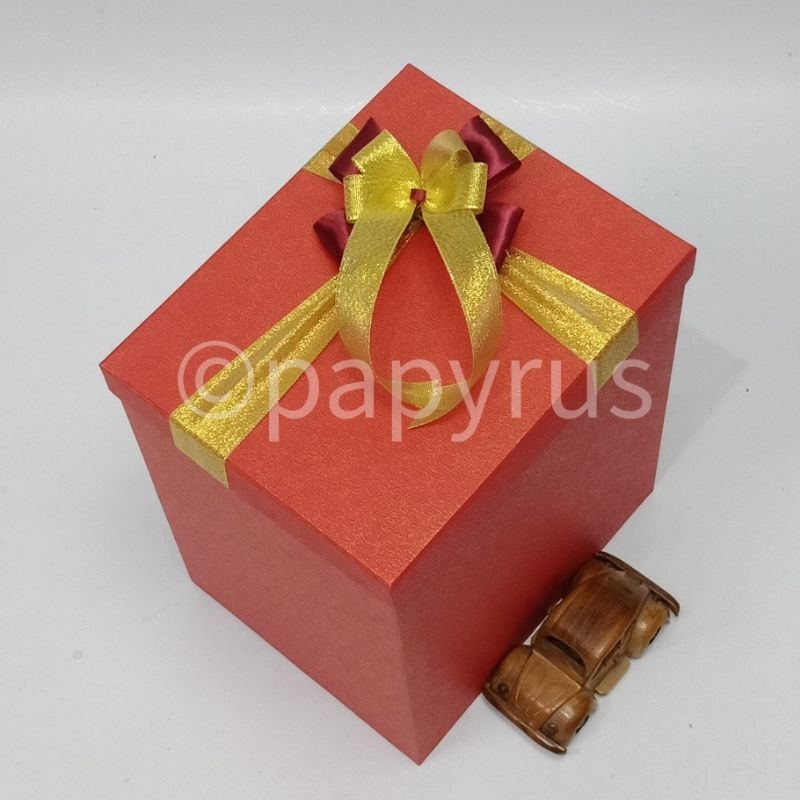

PAPYRUS 20x25 Tinggi 30cm Kotak Kado Gift Box V3