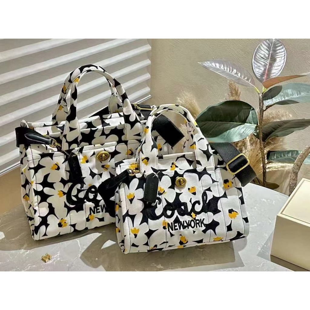 Coach CR658 CR660 New Product Daisy New Flower Print CARGO 26 Tote Bag